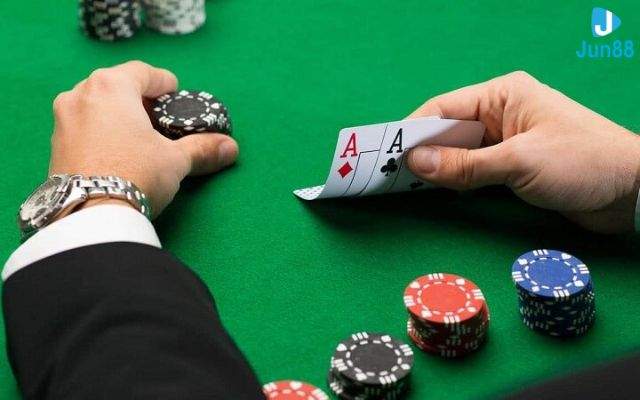 cách chơi bài tố ba lá Cách chơi bài tố ba lá - Ba lá là số bài mỗi người sẽ được chia